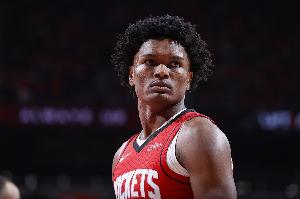 毫无手感！阿门半场4中0仅拿2分7板 正负值-11