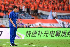 足球报：韩鹏是否继续执教泰山，取决于俱乐部战略