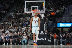 保罗生涯至今已出战1364场常规赛 NBA现役无冠球员中最多