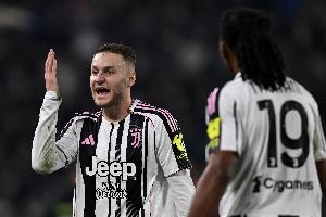 库普梅纳斯：斯帕莱蒂的战术能力太强了，现在球队充满积极的精神