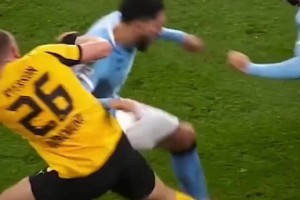 好帅的脚后跟！谢尔基这充满想象力的踢球方式，正是曼城目前所需