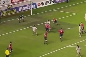 在球场挥洒着自己的魔法！小罗这样的球员太提升足球观赏性了！