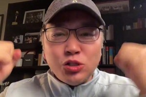 白发老哥狂赞：作为哈登死忠粉 怎么能错过凌晨2点的纪录之夜