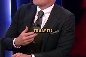 这中文字幕太搞了！名场面：卡拉格故意叫错吉鲁的名字！