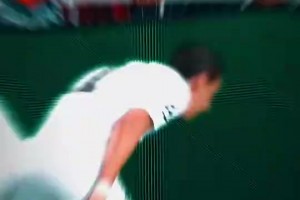 太皮了！迪马利亚被撞倒后，第一反应居然是想喝口酒压压惊！