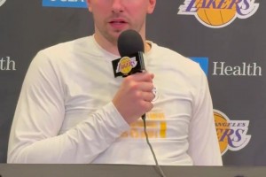 东契奇：NBA杯很不错，但就是地板非常滑，很危险！