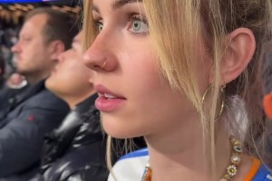 美女看到皇马领先后惊掉口水……这真不是摆拍嘛