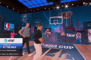 这几位看着不太会打球啊亚马逊名宿解说团投篮&上篮都打铁