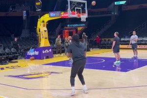 看看湖人新秀阿杜·蒂耶罗的三分训练，这出手又直又流畅！