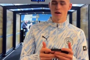 解说自己！一起来看解说员福登还原自己最后的绝杀球！