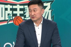 杜锋：李贤重整场比赛打得很开心 为啥我们不能攻他消耗他体力呢