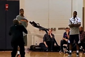 谁家老板还得亲自给球员示范动作的啊