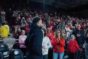 梦开始的地方！库里重回重返戴维森学院，上脚AJ6胭脂