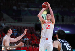 还是你稳！胡金秋半场4中4高效拿下8分1篮板